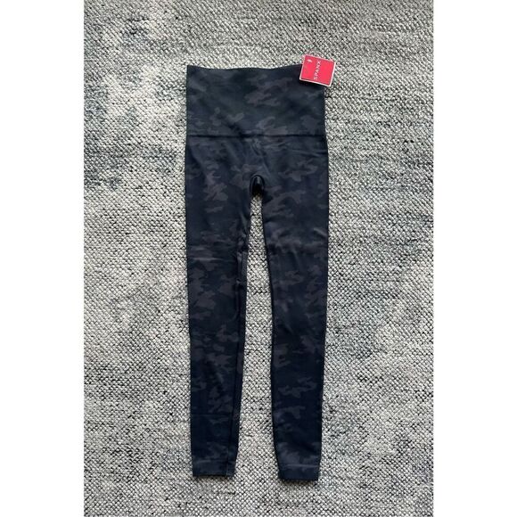 NWT Spanx Seamless High Waist EcoCare Leggings Pants in Black Camo - Small - Picture 5 of 9